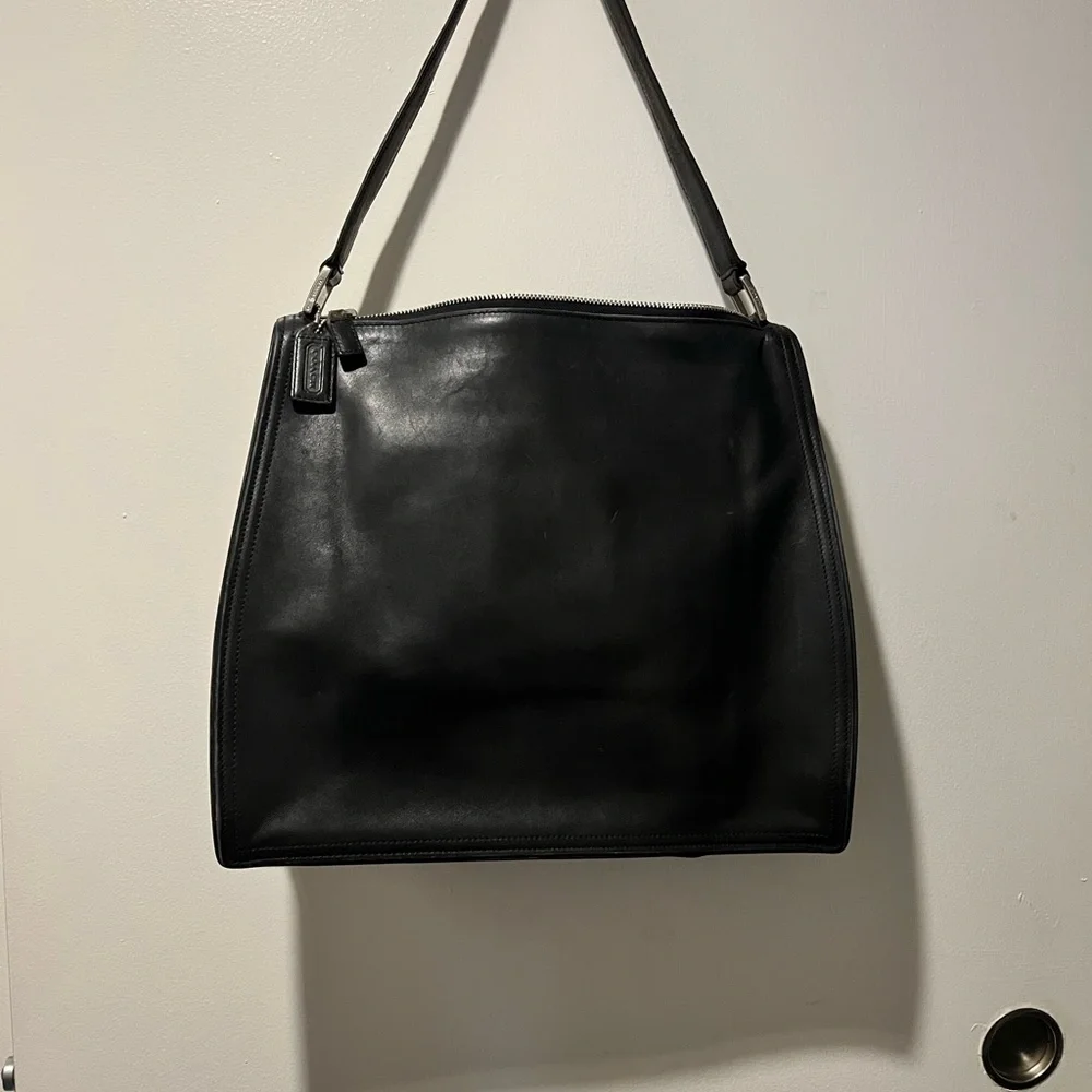 🔥Coach Black Cowhide Leather Shoulder Bag. Excellent Used Condition. - Picture 9 of 12